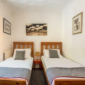 Oyo Avalon Lifestyle Bed & Breakfast Brighton